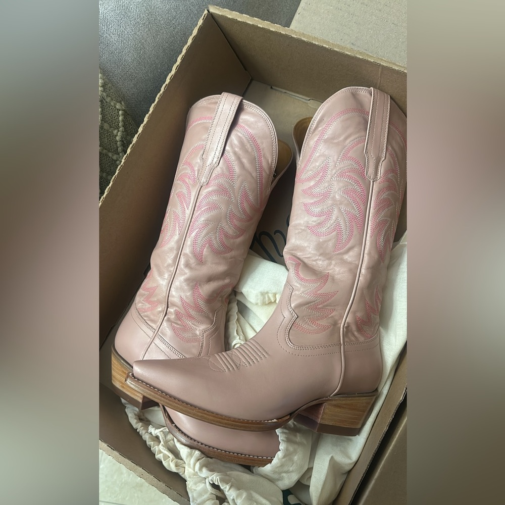 New The Annie Boots in limited edition Pink 

Tecovas with dust bag and box